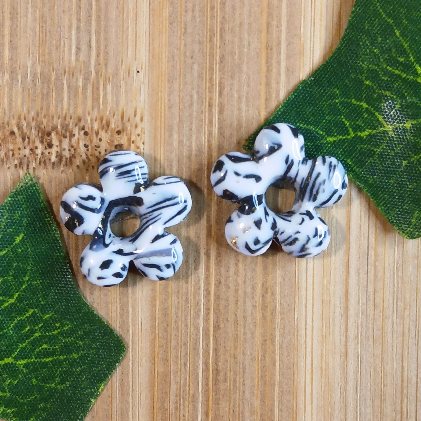 Pampilles petites fleurs - Blanche & Noire à motif vache