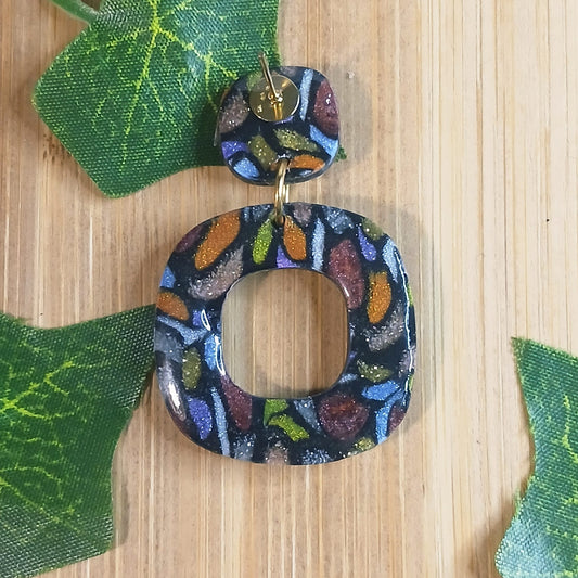 Boucles d'oreilles à puces - Noir à taches multicolores