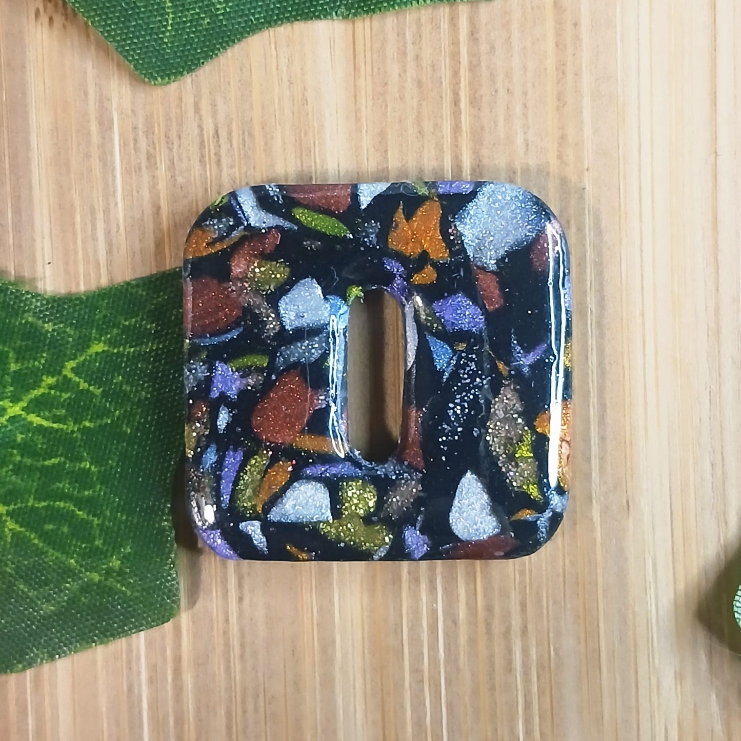 Pampilles carrées – Noir à motifs multicolores