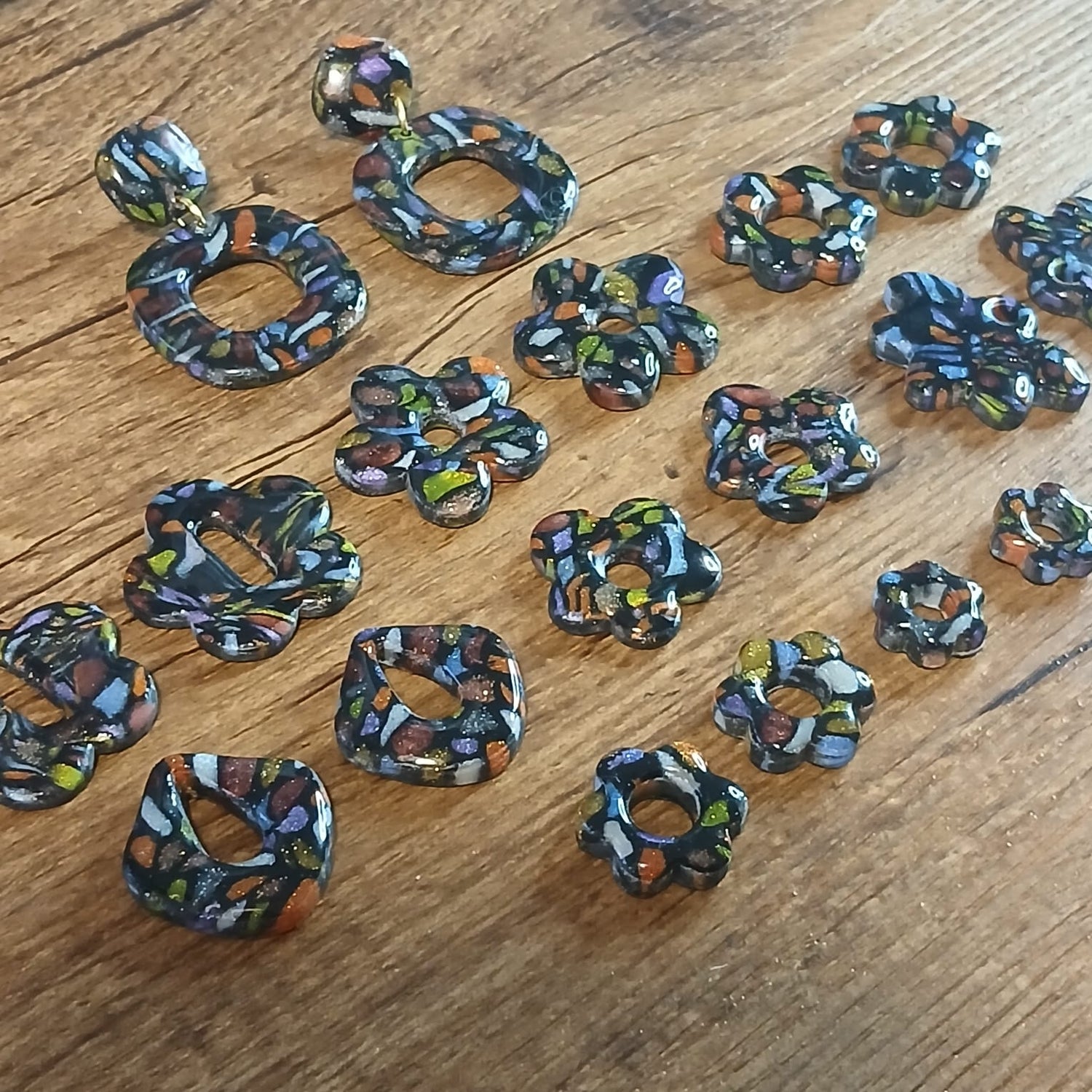 Gamme noir à motif multicolores