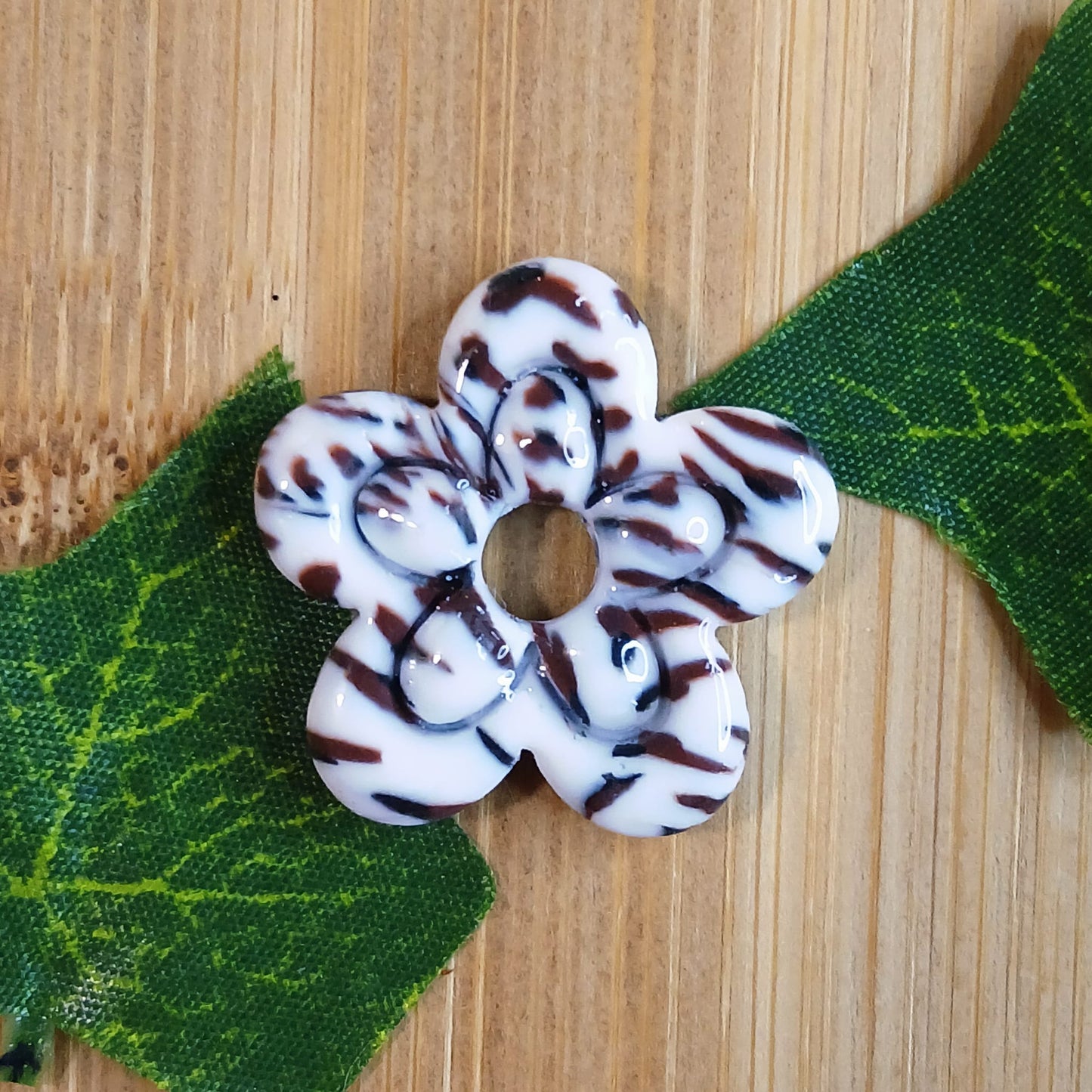Pampilles fleurs  - Blanche & Marron à motif vache