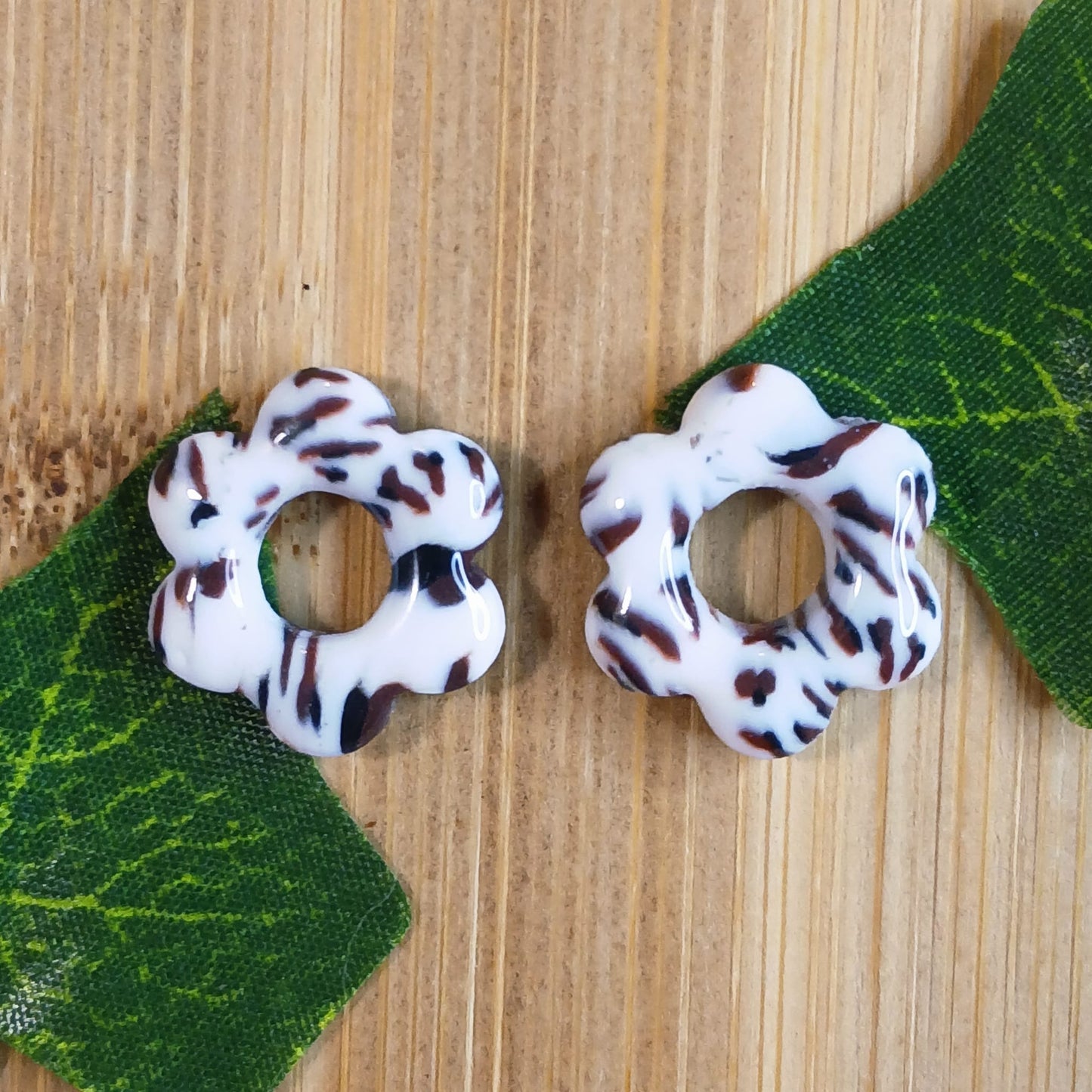 Pampilles petites fleurs  - Blanche & Marron à motif vache