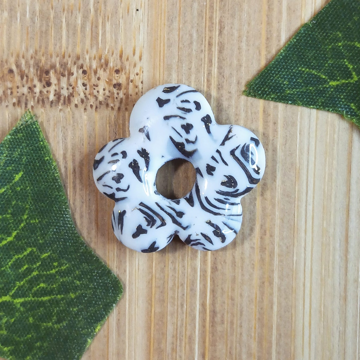 Pampilles petites fleurs  - Blanche & Noire à motif vache