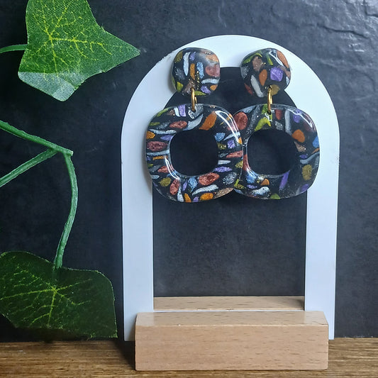 Boucles d'oreilles à puces - Noir à taches multicolores