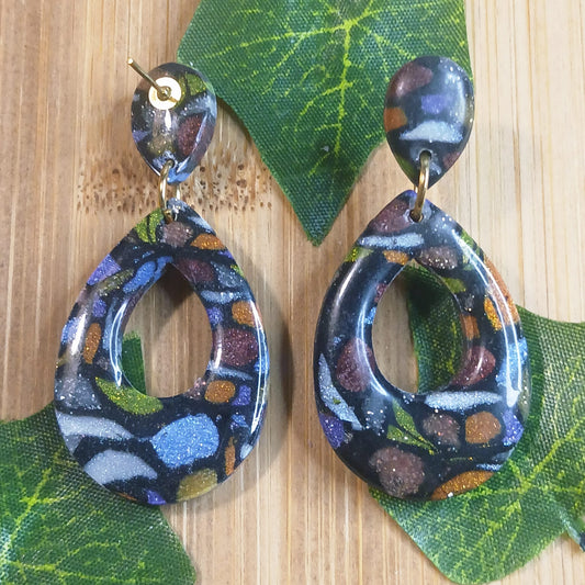 Boucles d'oreilles à puces - Noir à taches multicolores