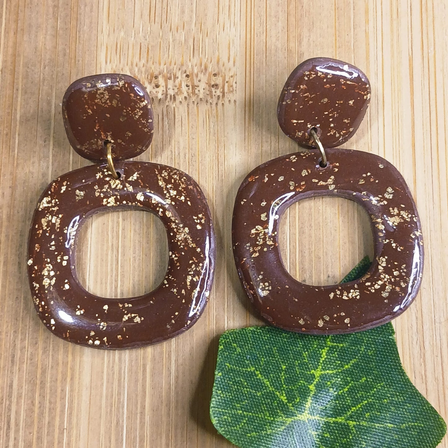 Boucles d’oreilles –  Marron