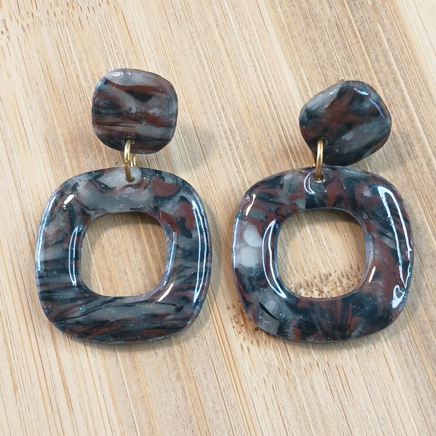 Boucles d’oreilles –  Translucide / Marron / Noir